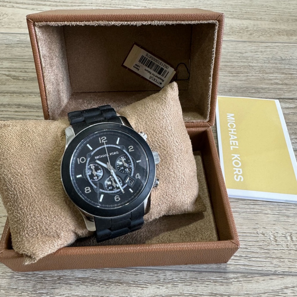 Michael Kors Mens Runway Silicone  Watch - Picture 4 of 4